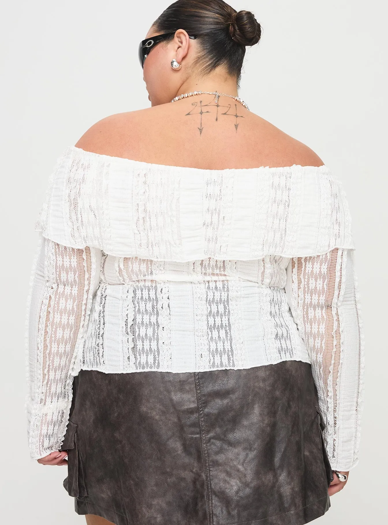 Lisbeth Off The Shoulder Top White Curve