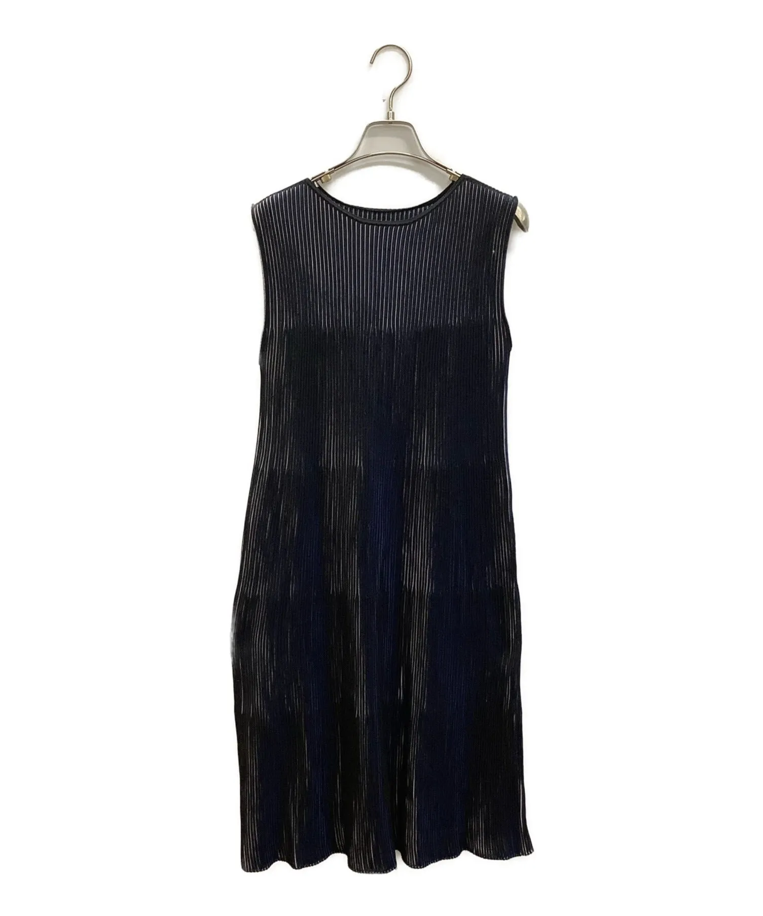 [Pre-owned] me ISSEY MIYAKE 3D Striped Pleated Sleeveless Knit Dress MI02KH382