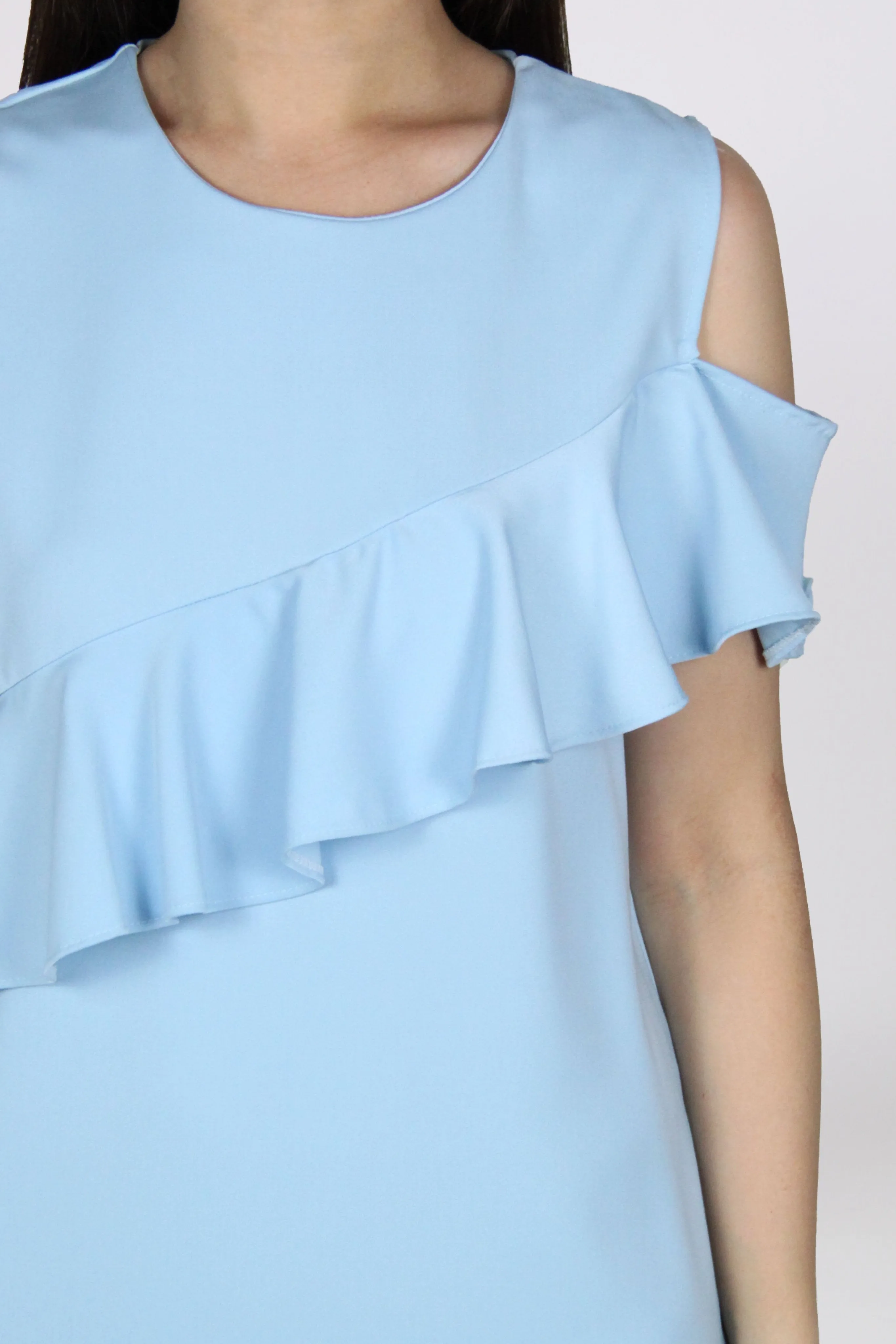 Single Cold Shoulder Ruffles Shift Dress in Light Blue