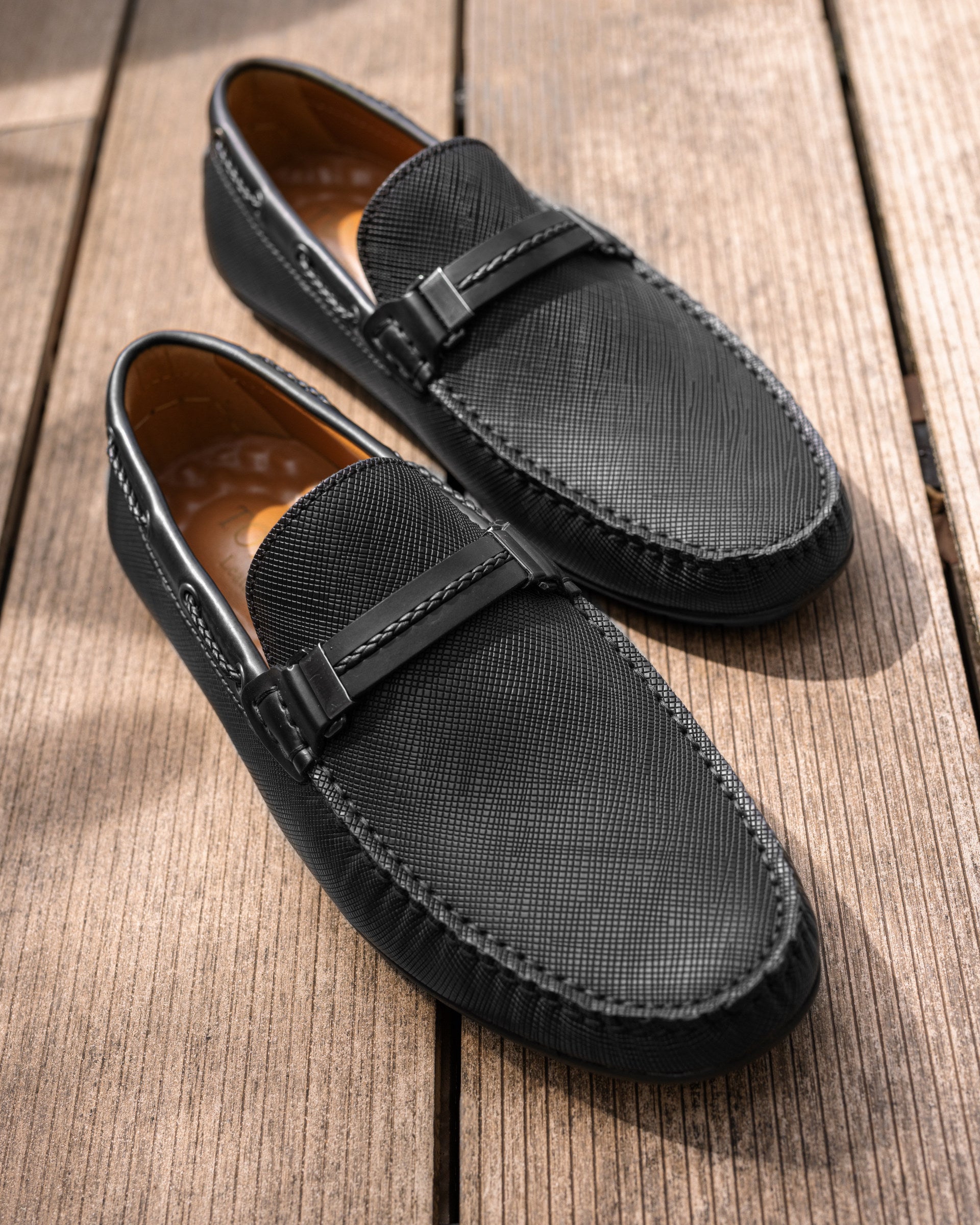 Tomaz C432 Men's Buckle Moccasins (Black)