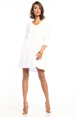 White V neckline shift dress